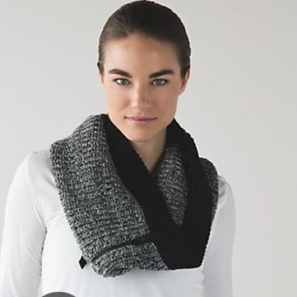 lululemon athletica Black and Gray Knit Scarf